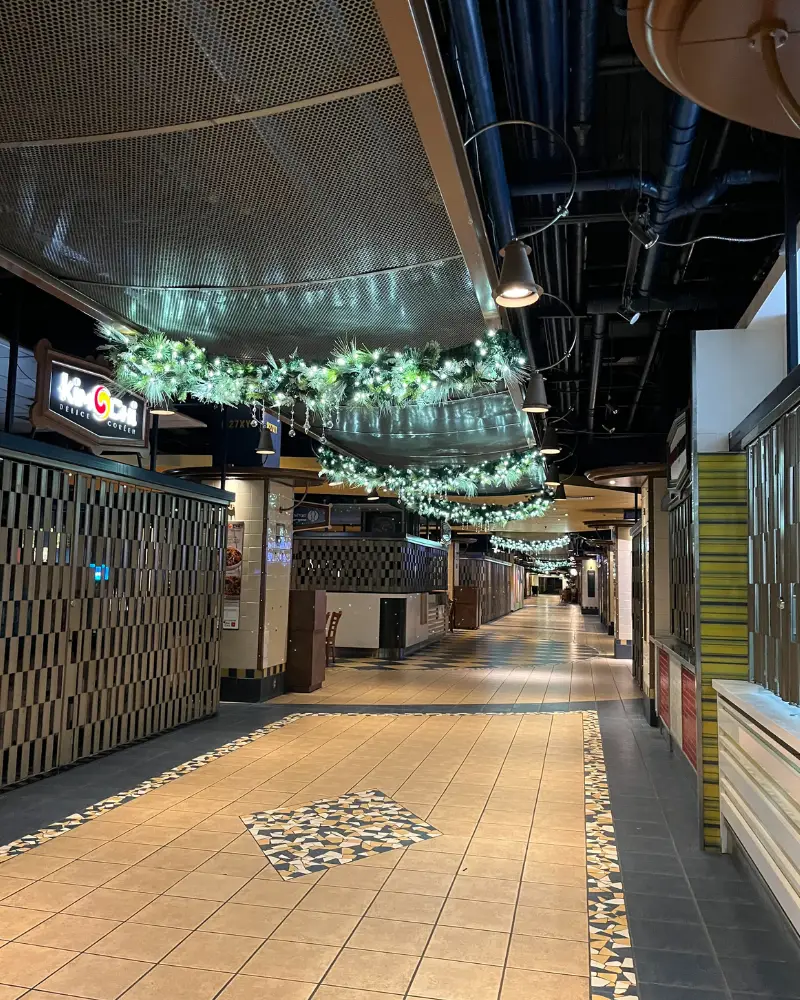 Empty walking tunnel in Montreal Underground City