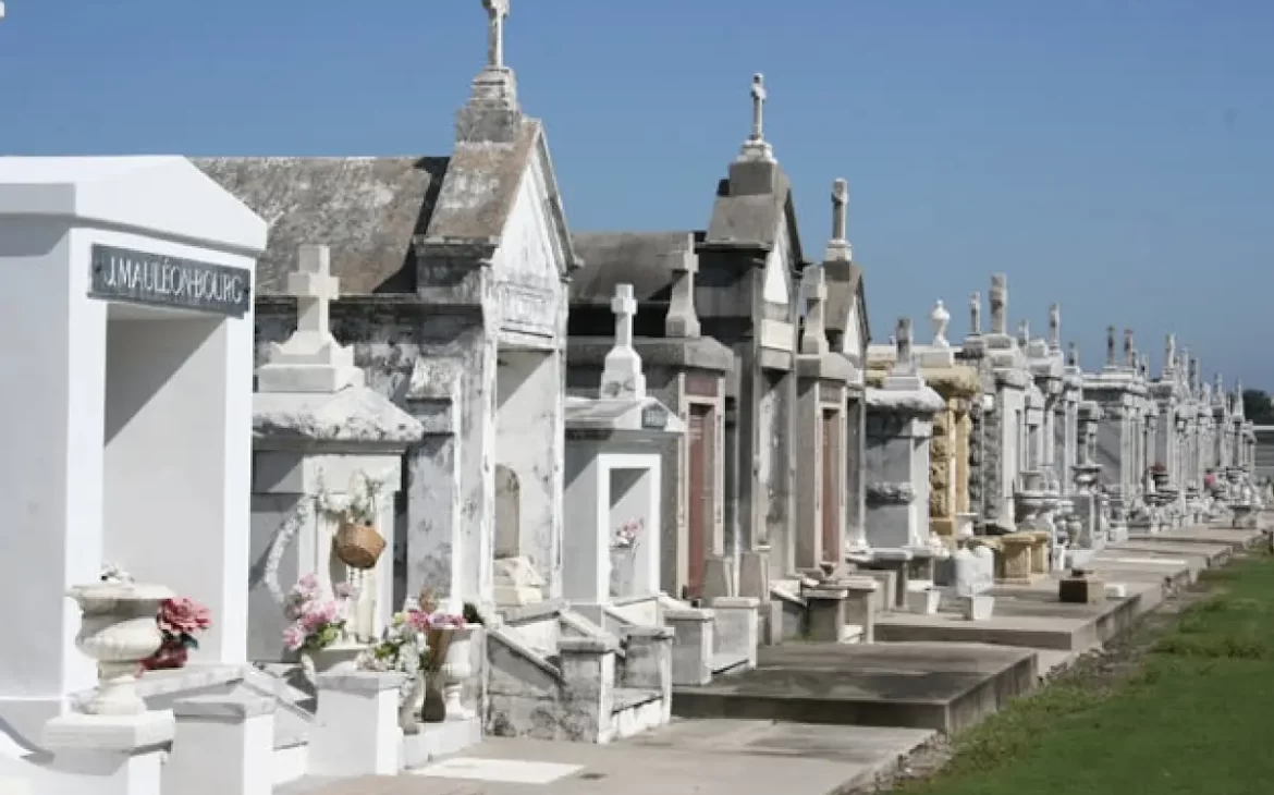 St Louis Cemetery No 3 tombs