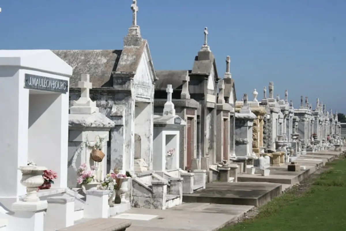 St Louis Cemetery No 3 graves during the day