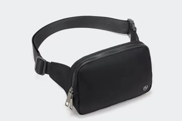 Black small fanny pack for carrying the things with you that you need while being hands-free, great for long-term travel