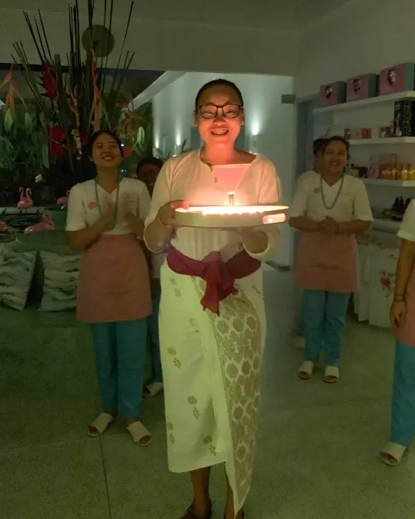 Balinese woman facing the person who is taking this photo singing happy birthday, to show the importance of connecting people who are part of different cultures 