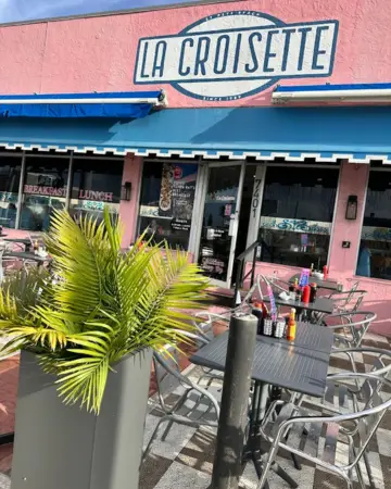 La Croisette exterior and sign 