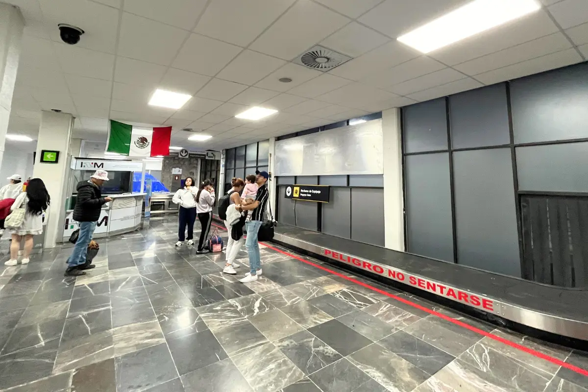 Puerto Escondido airport arrivals room and baggage claim