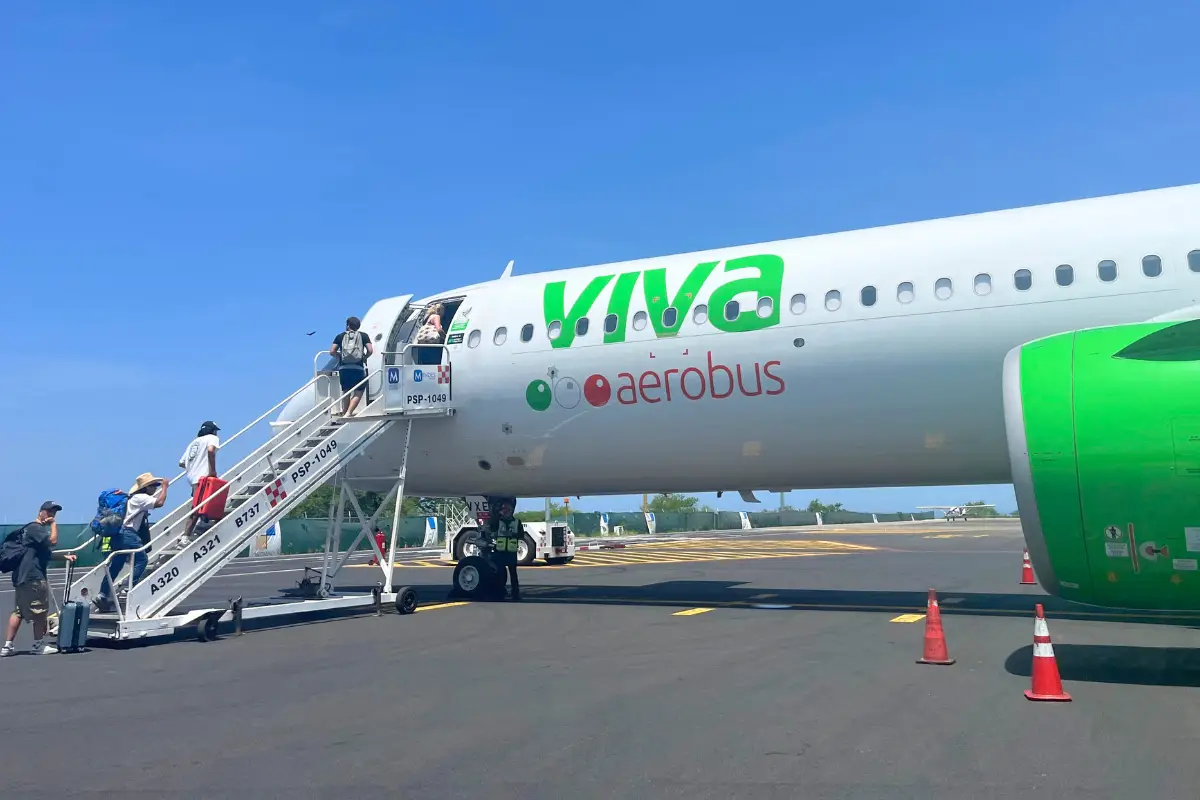 Viva Aerobus plane boarding